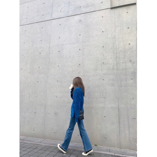 秋冬打底漂亮高級感克萊因藍套頭毛衣女加厚軟糯半邊絨毛針織上衣 秋冬打底漂亮高級感克萊因藍套頭毛衣女加厚軟糯半邊絨毛針織上衣