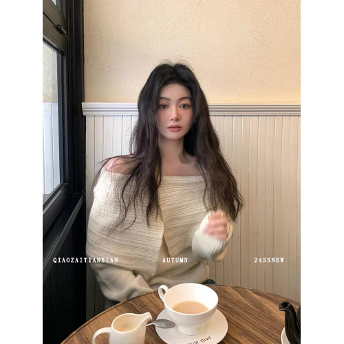 橋在天邊溫柔不規則設計感翻領毛衣女春秋高級氣質一字肩針織上衣 橋在天邊溫柔不規則設計感翻領毛衣女春秋高級氣質一字肩針織上衣