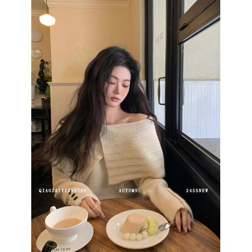 橋在天邊溫柔不規則設計感翻領毛衣女春秋高級氣質一字肩針織上衣 橋在天邊溫柔不規則設計感翻領毛衣女春秋高級氣質一字肩針織上衣