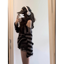 早秋穿搭破洞鏤空條紋毛衣女秋冬韓系慵懶風露肩寬松外搭針織罩衫