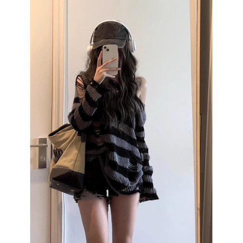 早秋穿搭破洞鏤空條紋毛衣女秋冬韓系慵懶風露肩寬松外搭針織罩衫 早秋穿搭破洞鏤空條紋毛衣女秋冬韓系慵懶風露肩寬松外搭針織罩衫