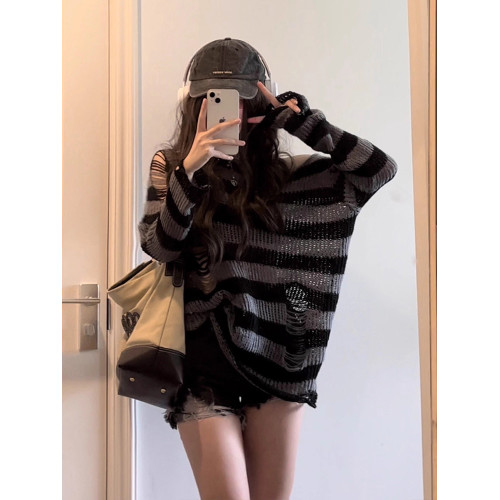 早秋穿搭破洞鏤空條紋毛衣女秋冬韓系慵懶風露肩寬松外搭針織罩衫 早秋穿搭破洞鏤空條紋毛衣女秋冬韓系慵懶風露肩寬松外搭針織罩衫