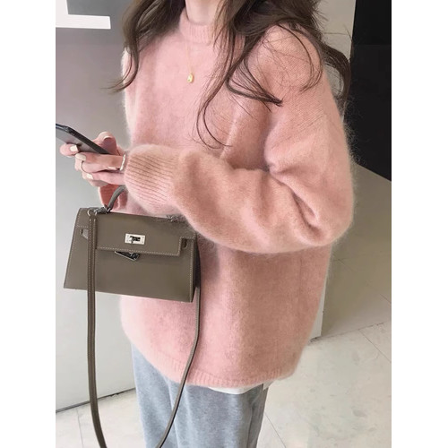 灰色馬海毛毛衣女秋冬加厚軟糯內搭小個子慵懶風寬松圓領針織上衣 灰色馬海毛毛衣女秋冬加厚軟糯內搭小個子慵懶風寬松圓領針織上衣