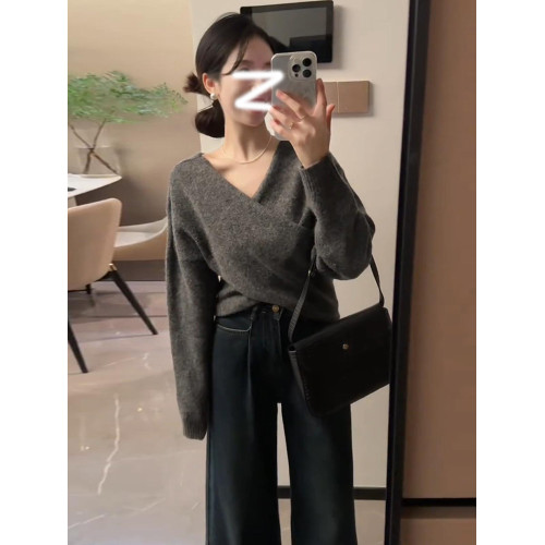 灰色交叉V領套頭毛衣女2025新款秋冬季設計感短款打底針織衫上衣