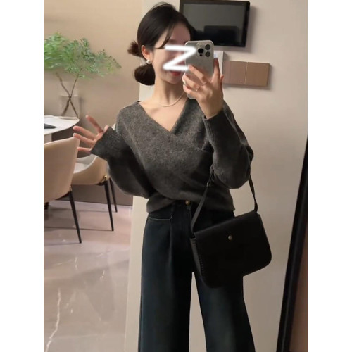 灰色交叉V領套頭毛衣女2025新款秋冬季設計感短款打底針織衫上衣