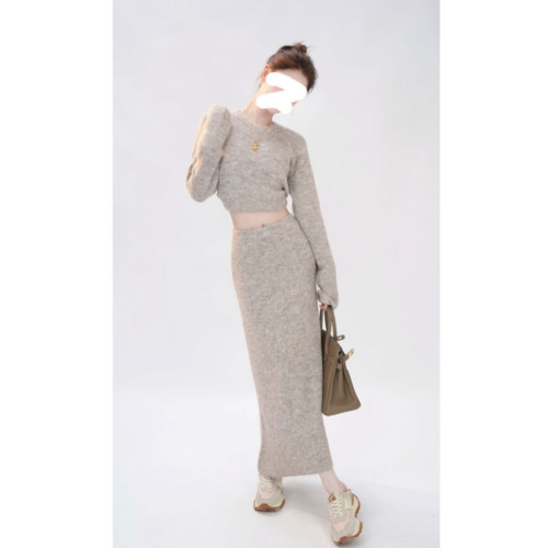 灰色圓領長袖軟糯套頭毛衣女秋冬季修身短款內搭高級感打底針織衫