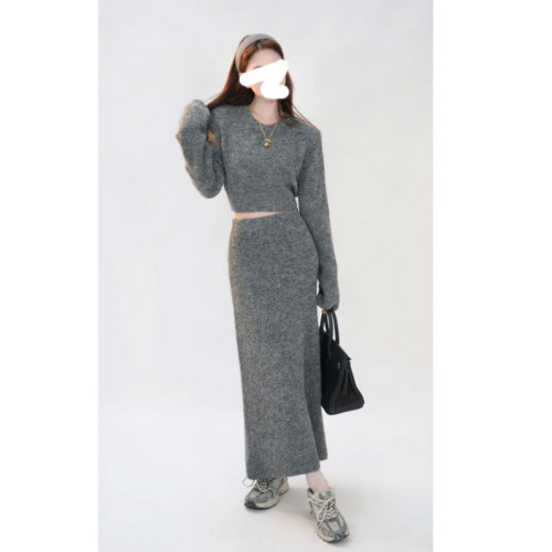 灰色圓領長袖軟糯套頭毛衣女秋冬季修身短款內搭高級感打底針織衫