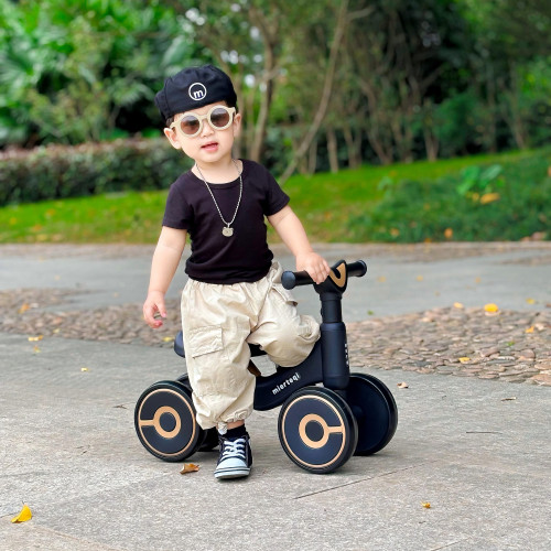 兒童平衡車到嵗寶寶小孩滑步車嬰兒入門學步四輪滑行霤霤車