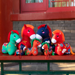 2026馬年生肖馬布藝馬公仔布娃娃毛絨玩偶喜慶小馬掛件新年吉祥物