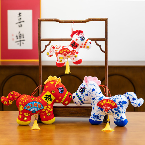 2026馬年吉祥物毛絨玩具生肖剪紙小馬公仔玩偶年會活動開門紅擺件