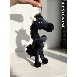 2026馬年吉祥物酷酷小馬掛件包包掛飾高冷黑馬公仔本命年新年禮物