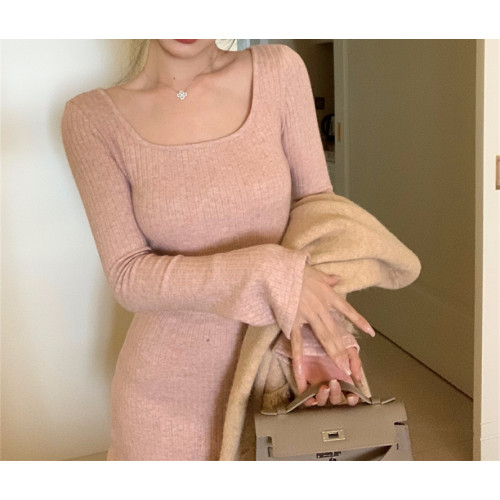 粉色內搭方領喇叭袖針織連衣裙女秋冬季氣質長袖顯瘦打底毛衣短裙