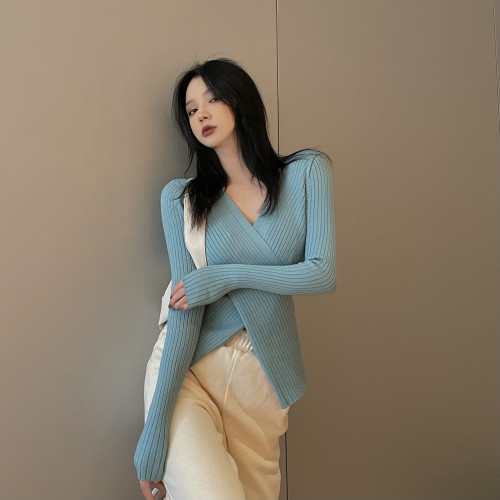 設計感上衣2026秋冬季新款交叉v領粉色內搭針織打底衫修身長袖秋