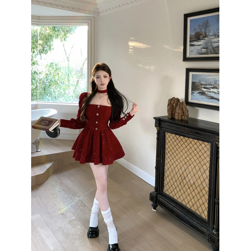 新年戰袍紅色絲絨連衣裙子女秋冬季高級感畱洋千金穿搭生日小禮裙