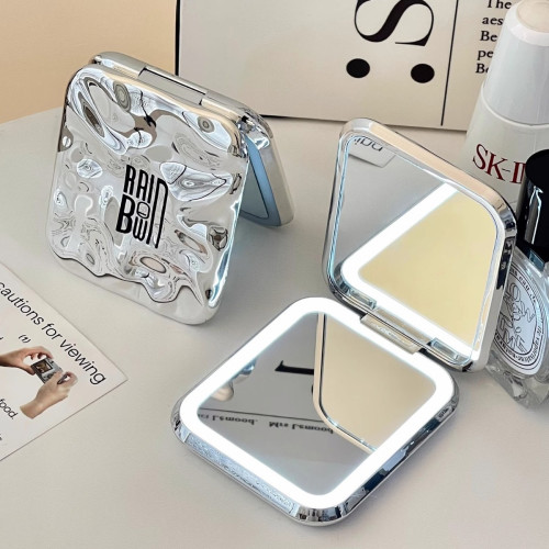 小鏡子家用梳妝台桌面迷你折曡鏡化妝鏡帶燈led隨身鏡外出可攜式