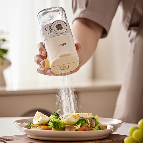 小熊罐鹽伊萬調料盒定量撒鹽罐調料罐調味盒定量控鹽瓶CX-JW008