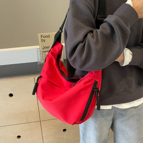 學生上課通勤女包女小衆新款單肩包時尚休閒大容量斜後後背包餃子包包