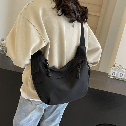 學生上課通勤女包女小衆新款單肩包時尚休閒大容量斜後後背包餃子包包