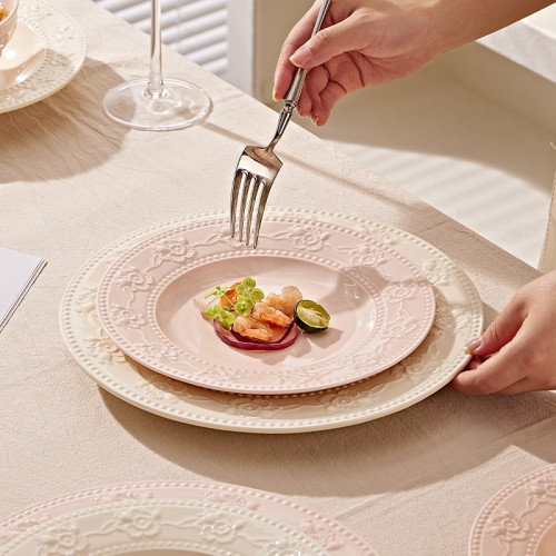 浮雕草莓盤子菜盤家用2026新款碗盤子陶瓷餐具高顔值深盤湯盤組合