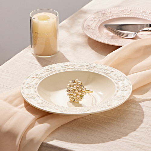 浮雕草莓盤子菜盤家用2026新款碗盤子陶瓷餐具高顔值深盤湯盤組合