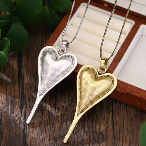 A Lady's Stylish Heart shaped Pendant Necklace Retro吊墜