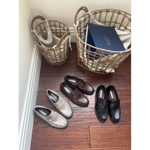 復古小衆高級感極簡風圓頭粗跟皮鞋女2025秋季新款百搭一腳蹬單鞋