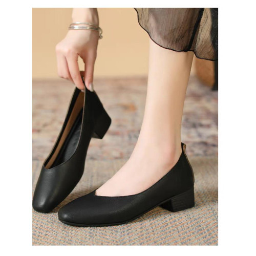 牛皮跟高2.5公分和3.5公分和4.5公分 新款V口小方頭百搭網紅單鞋 牛皮跟高2.5公分和3.5公分和4.5公分 新款V口小方頭百搭網紅單鞋