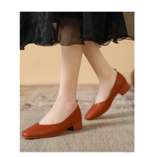 牛皮跟高2.5公分和3.5公分和4.5公分 新款V口小方頭百搭網紅單鞋 牛皮跟高2.5公分和3.5公分和4.5公分 新款V口小方頭百搭網紅單鞋