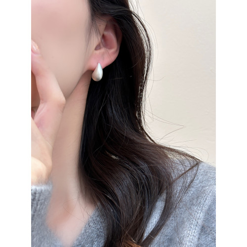 S925銀針小衆設計金屬拉絲小水滴豆豆耳釘高級感氣質時髦耳環短款