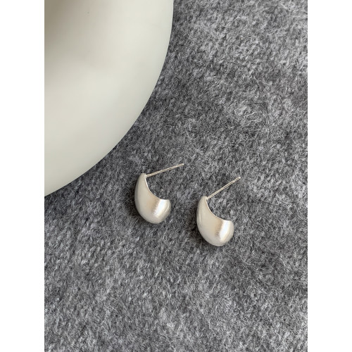 S925銀針小衆設計金屬拉絲小水滴豆豆耳釘高級感氣質時髦耳環短款