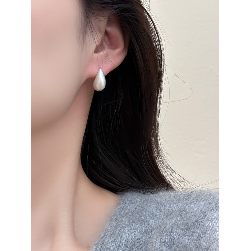 S925銀針小衆設計金屬拉絲小水滴豆豆耳釘高級感氣質時髦耳環短款