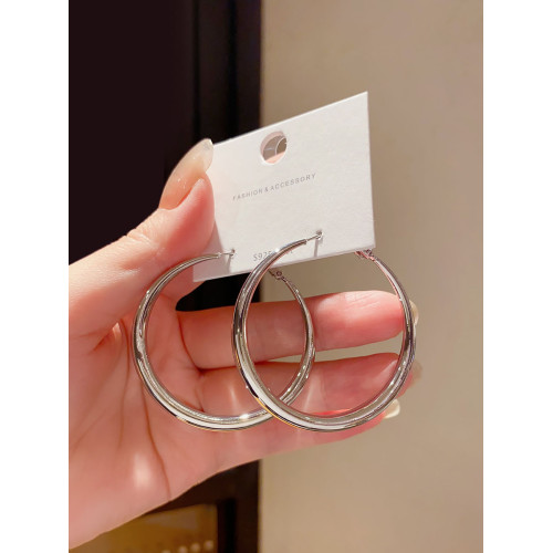 高級感氣質圓圈耳圈耳環女歐美誇張簡約冷淡風耳墜小衆2025年新款 高級感氣質圓圈耳圈耳環女歐美誇張簡約冷淡風耳墜小衆2025年新款