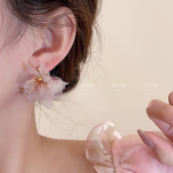 粉色歐根紗花瓣耳環2025新款小衆設計感氣質耳墜超仙度假花朵耳飾