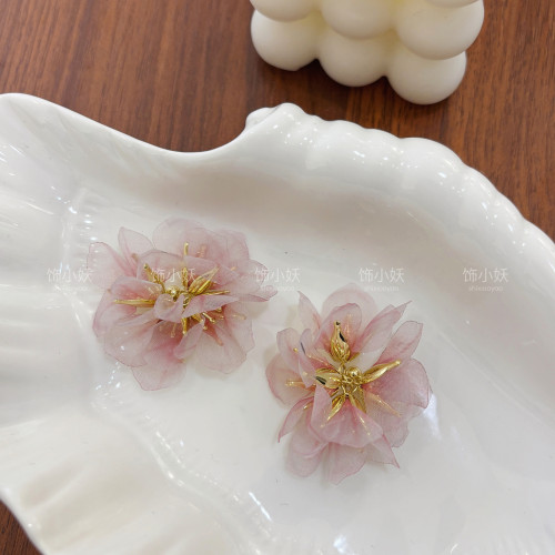 粉色歐根紗花瓣耳環2025新款小衆設計感氣質耳墜超仙度假花朵耳飾