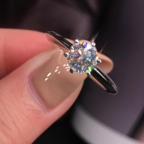 超逼真！莫桑石鑽戒鍍925銀18k白金色30分1克拉皇冠六爪結婚道具