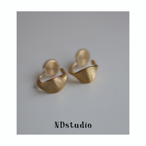 ND＜慵懶星期六＞幾何扭曲C圈蚊香盤耳夾無耳洞高級感輕奢百搭女