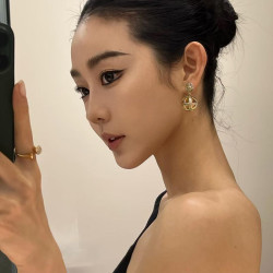 西太後字母球球耳墜2026新款爆款土星耳釘輕奢高級感龐克復古耳環