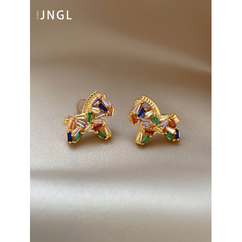 設計感彩虹鋯石小馬耳釘女小巧精緻簡約高級感小衆耳環減齡耳飾品