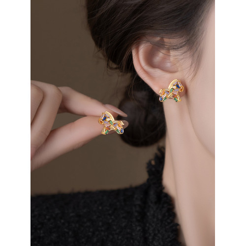 設計感彩虹鋯石小馬耳釘女小巧精緻簡約高級感小衆耳環減齡耳飾品