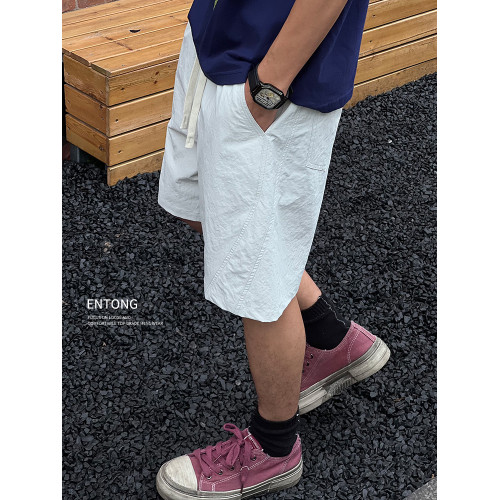 Entong夏季薄款涼感白色休閒短褲男夏外穿冰絲新款運動寬鬆五分褲