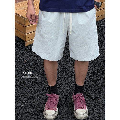 Entong夏季薄款涼感白色休閒短褲男夏外穿冰絲新款運動寬鬆五分褲