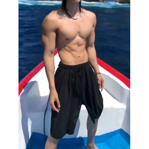 黑色尼龍速乾運動短褲男夏季外穿薄款冰絲沙灘褲子美式寬鬆五分褲 黑色尼龍速乾運動短褲男夏季外穿薄款冰絲沙灘褲子美式寬鬆五分褲