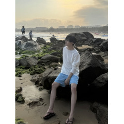 夏日多巴胺穿搭藍色尼龍速乾短褲男海邊沙灘度假休閒不過膝五分褲