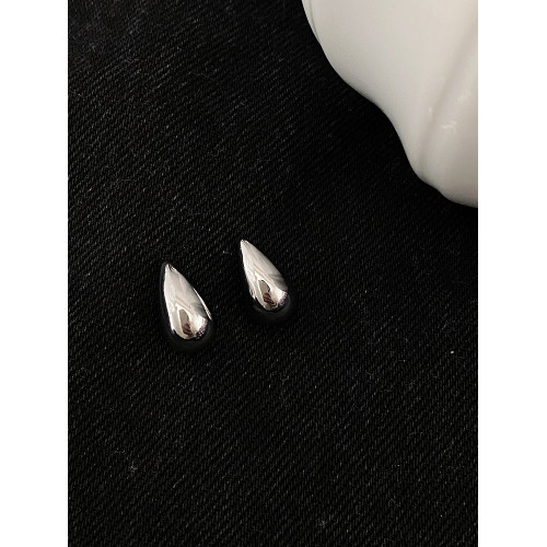 DOUDOUSTORE日韓小巧簡約銀色水滴耳釘日常通勤耳環耳飾女