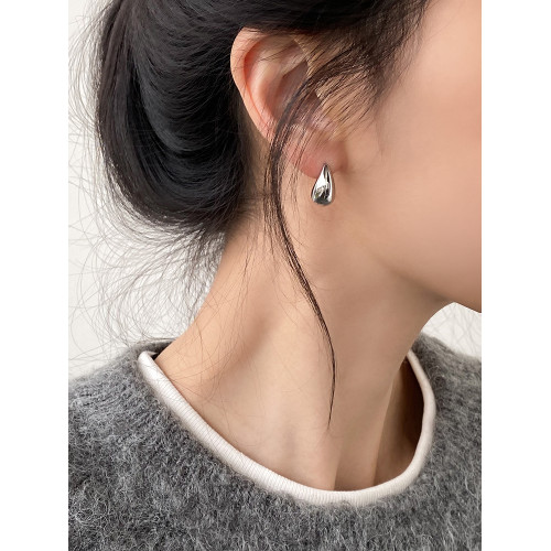 DOUDOUSTORE日韓小巧簡約銀色水滴耳釘日常通勤耳環耳飾女