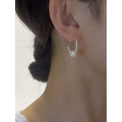 925銀針劉亦菲同款珍珠耳環精緻耳圈小衆高級耳釘耳飾女2025新款 925銀針劉亦菲同款珍珠耳環精緻耳圈小衆高級耳釘耳飾女2025新款