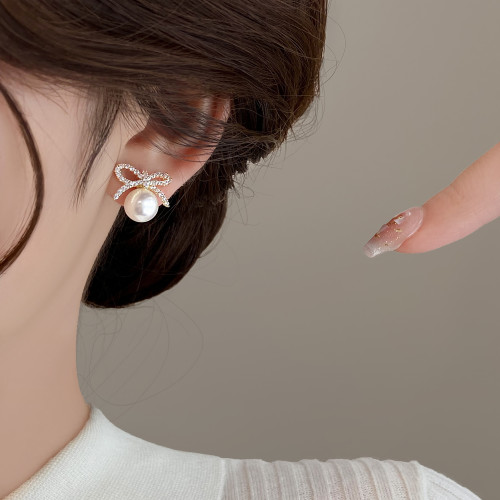 蝴蝶結珍珠精緻耳環2026新款爆款高級感耳釘女爆款網紅耳飾女人味 蝴蝶結珍珠精緻耳環2026新款爆款高級感耳釘女爆款網紅耳飾女人味