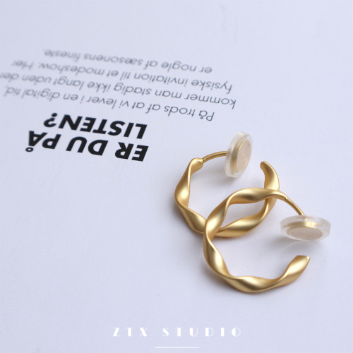 ZTX 金色扭曲圓圈耳夾無耳洞女復古法式耳飾氣質港風蚊香盤耳環夾