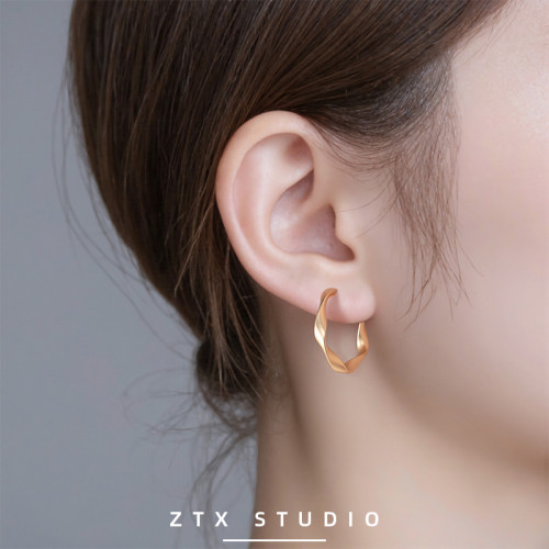 ZTX 金色扭曲圓圈耳夾無耳洞女復古法式耳飾氣質港風蚊香盤耳環夾