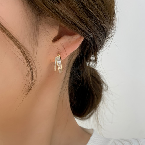 2023年新款港風輕奢超閃鋯石幾何方形高級感耳環設計感氣質耳圈女 2023年新款港風輕奢超閃鋯石幾何方形高級感耳環設計感氣質耳圈女